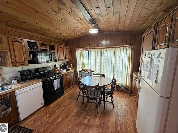 5th image of 2245 Edgewood Dr