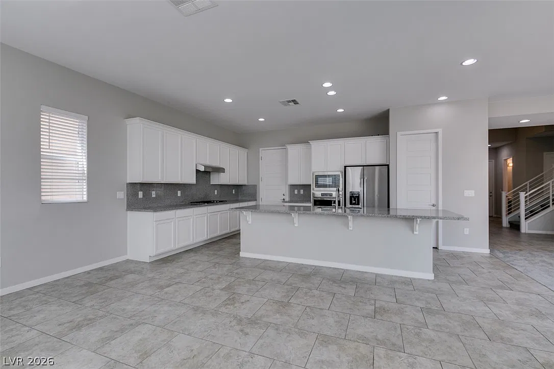 4 bed, 3.5 bath, 3188 sqft, $3,395 — Photo 4