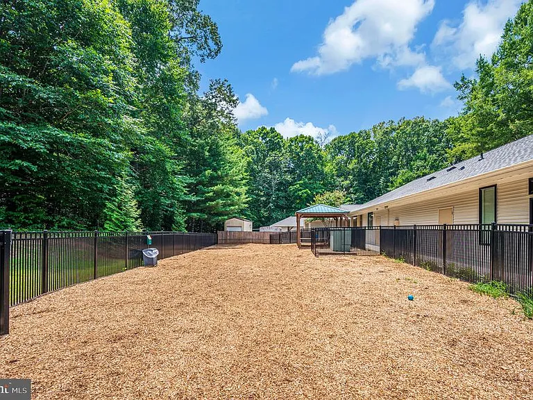 15385 Windsong Ln — Photo 52