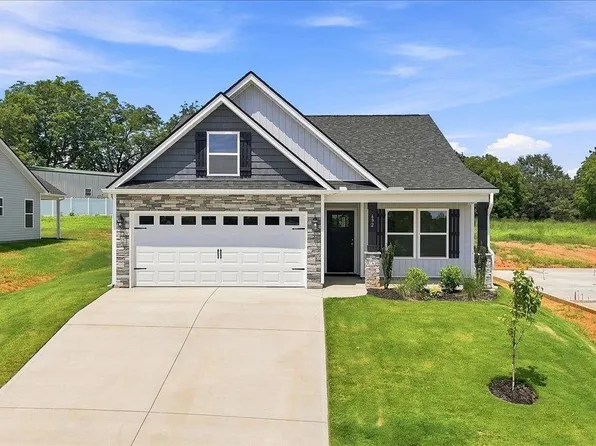 692 Davis Ln, Inman, SC 29349