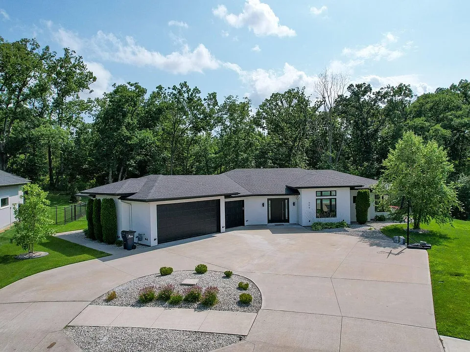 609 Black Wolf Loop