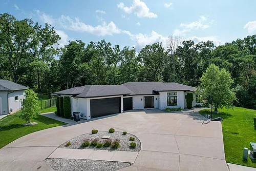 609 Black Wolf Loop Photo 1