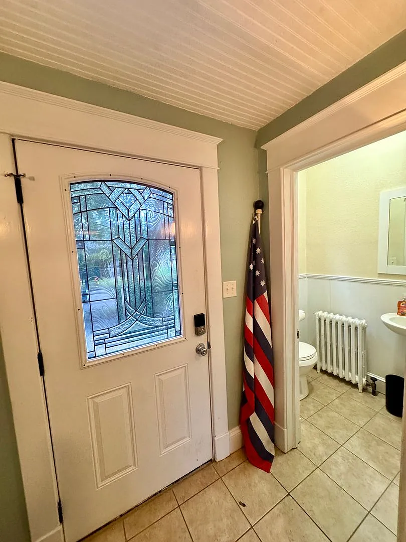 Beautiful Spacious Home with Mother-in-Law Suite — Photo 2