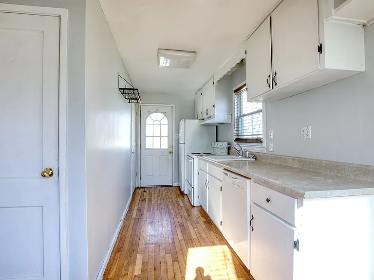 124 Mayflower St — Photo 5