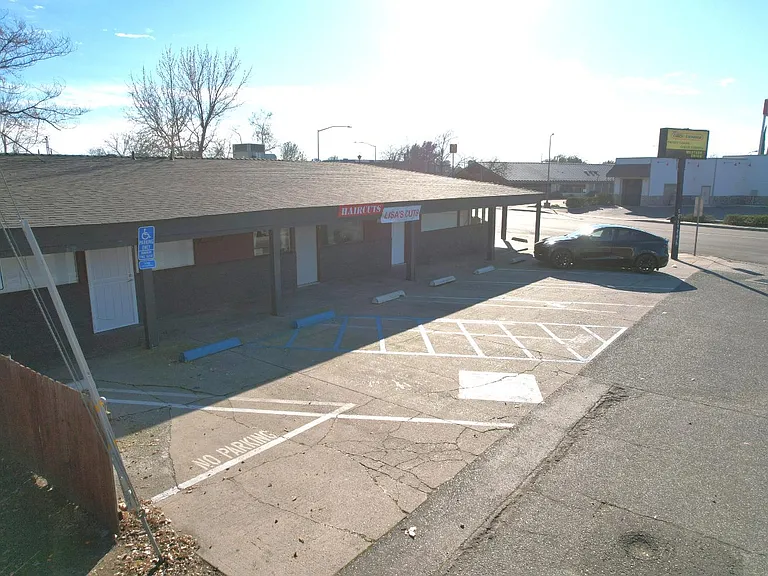 1345 Feather River Blvd — Photo 4