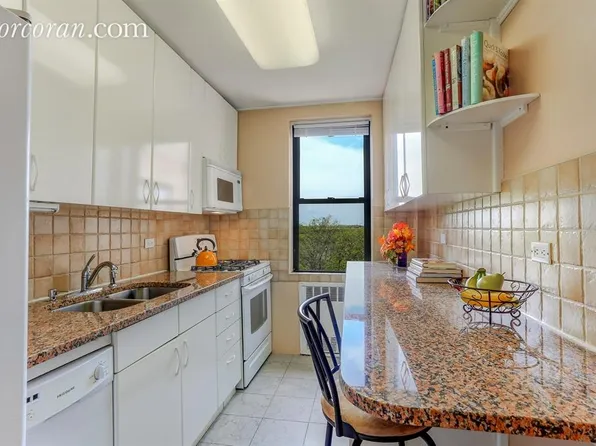 1119 Ocean Parkway image 1 of 6