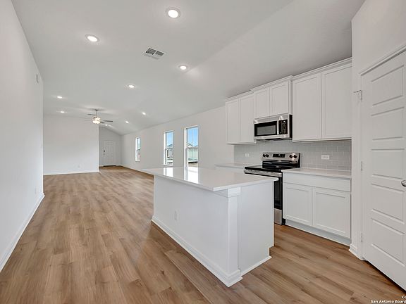3rd image of 4292 Carlotta Drive