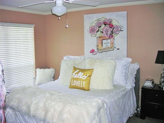 4th image of 525 Versailles Blvd