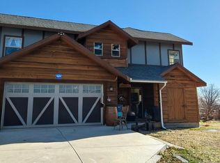 20 Hill Top Turn, Running Springs, CA 92382