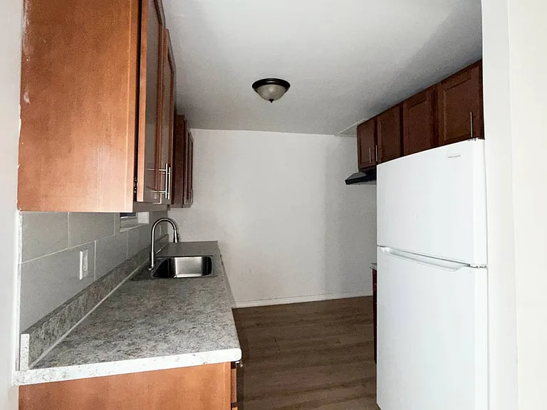 101 W 21st St #2 — Photo 6