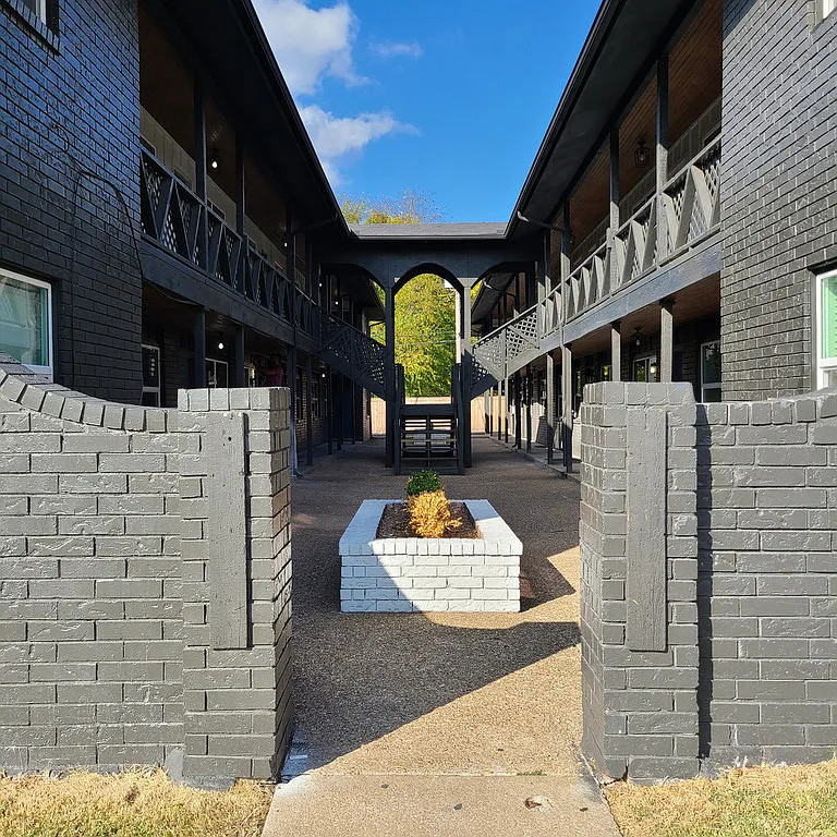 1 bed, 700 sqft, $975 — Photo 2