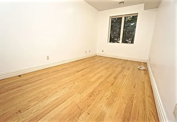 Rented by Bizzarro Agency | media 30