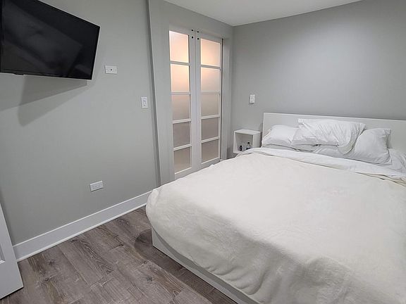 5th image of 1207 W Newport Ave #F