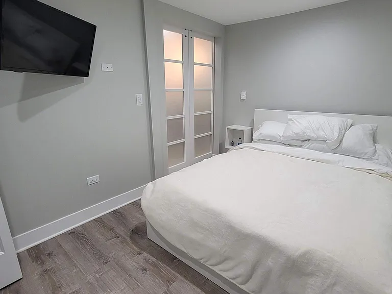 1207 W Newport Ave #F — Photo 5