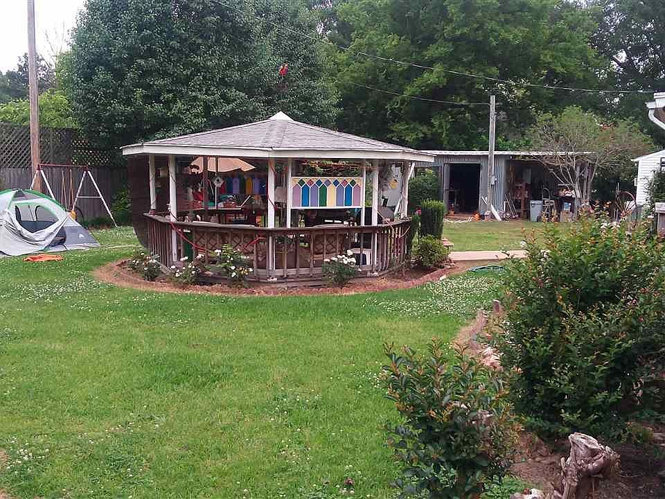 2nd image of 920 School St