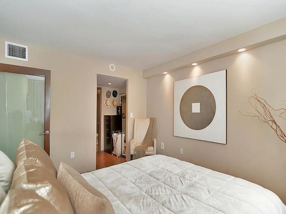 5th image of 465 Ocean Dr APT 910