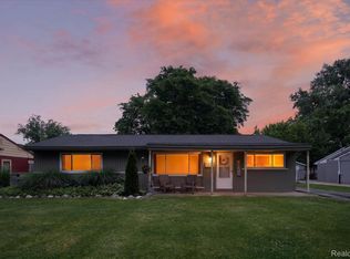2614 Penna Dr, West Bloomfield, MI 48324