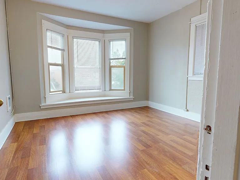 Roycroft Apartments — Photo 17