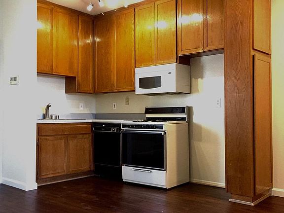 4th image of 4770 York Blvd #206