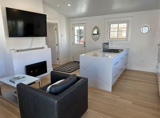 76 Memorial Blvd, Newport, RI 02840