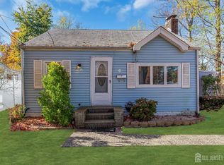 6 Middlesex Blvd, Keyport, NJ 07735