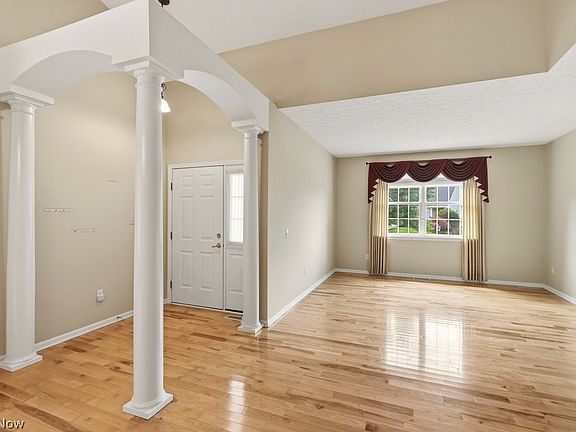 3rd image of 18269 River Valley Blvd