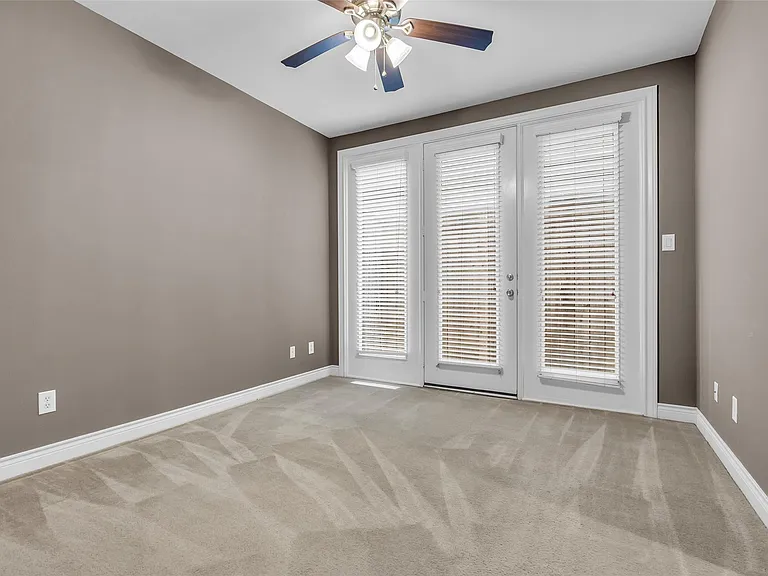 5724 Kansas St — Photo 3