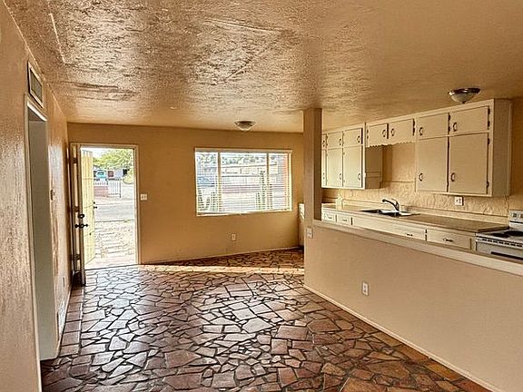 4th image of 3101 N Cherry Ave Unit B