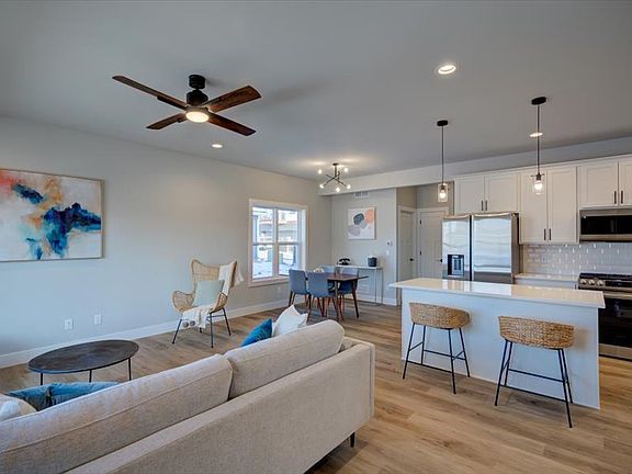 3rd image of 4880 Romaine Rd