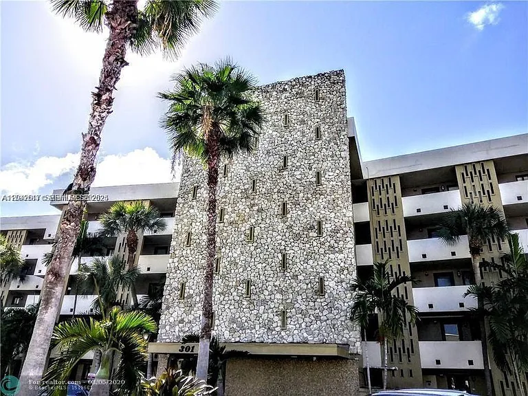 301 Golden Isles Dr #109 — Photo 11
