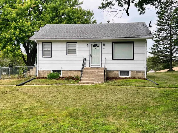 607 Wallace St, Emmetsburg, IA 50536