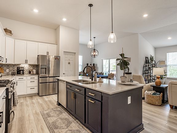 5th image of 8398 Hulton Rd
