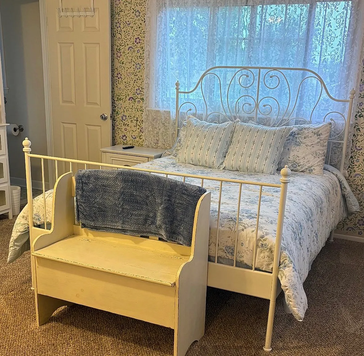 4 bed, 2102 sqft, $995 — Photo 1