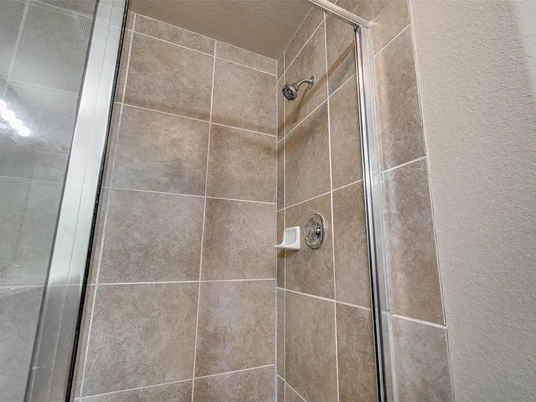 9210 Rustling Manor Ln — Photo 28