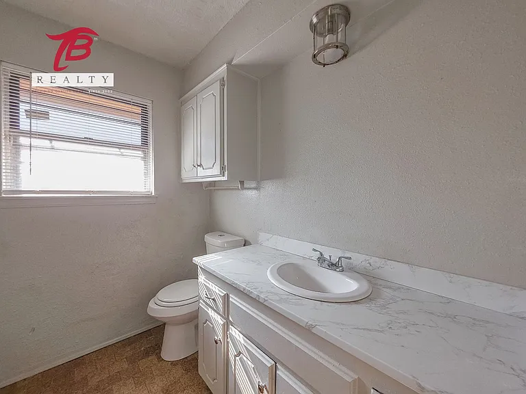 6811 Lyrewood Ln — Photo 53