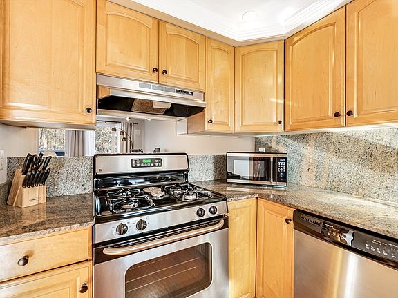 4th image of 81 Alcott Cir #T5