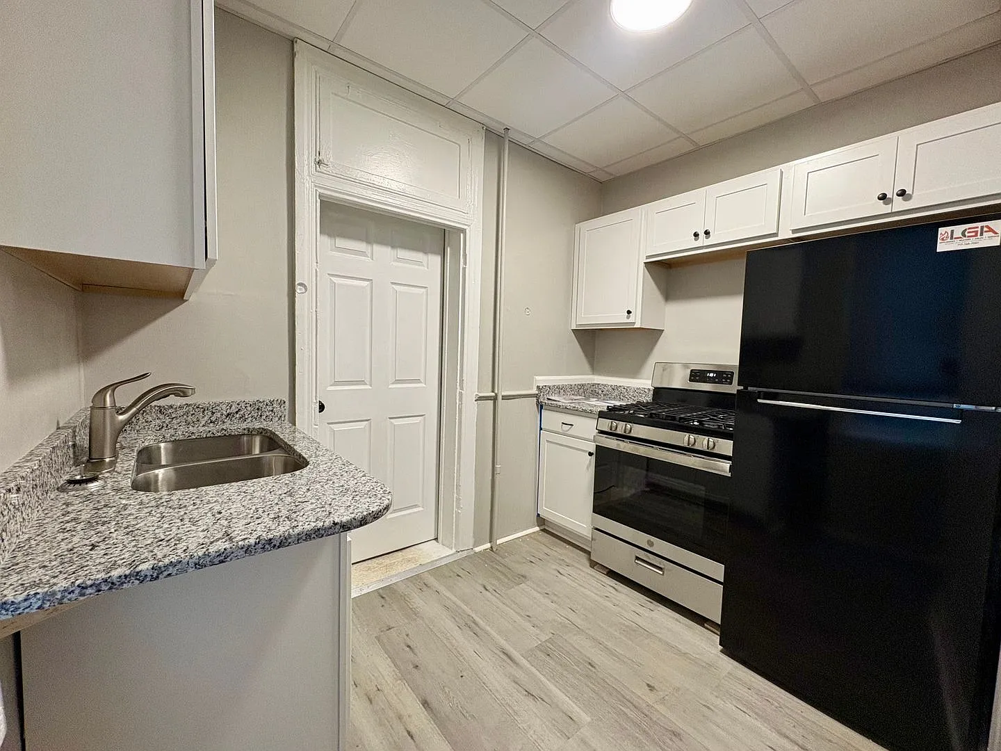 643 Lincoln St - 2 Unit — Photo 4