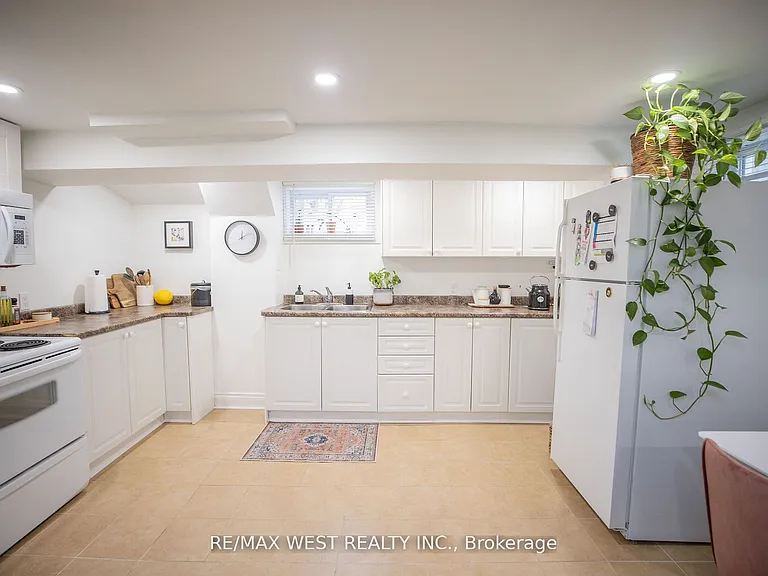93 Peel St #2 — Photo 13