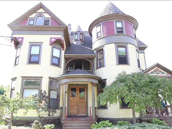 3rd image of 218 Green St