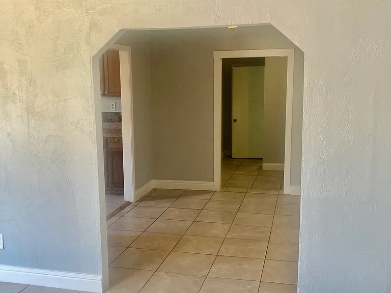 4704 N Mueller Ave — Photo 15