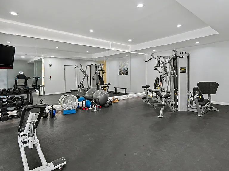 2700 Cahuenga Blvd E #1203 — Photo 12