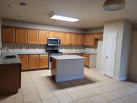 4th image of 2780 Sunlight Dr