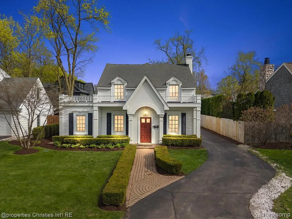 4 bed, 2.5 bath, 2703 sqft, $6,850 — Photo 1