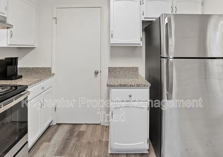 115 S Mendenhall St #C — Photo 10