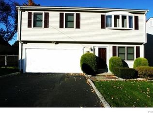 10 Clara Dr, Norwalk, CT 06851
