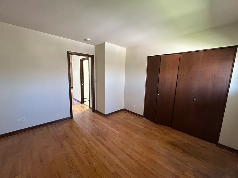 872 N Milwaukee Ave #D-1 — Photo 2