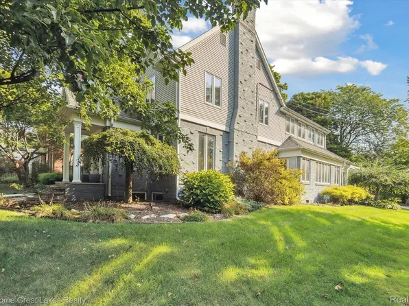 1407 Woodlawn Park Dr, Flint, MI 48503