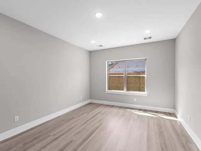 2518 Liguria Ln — Photo 14