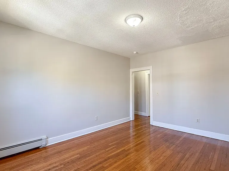 450 Barbour St — Photo 2