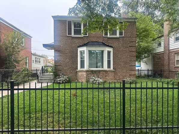 9939 S Paxton Ave, Chicago, IL 60617